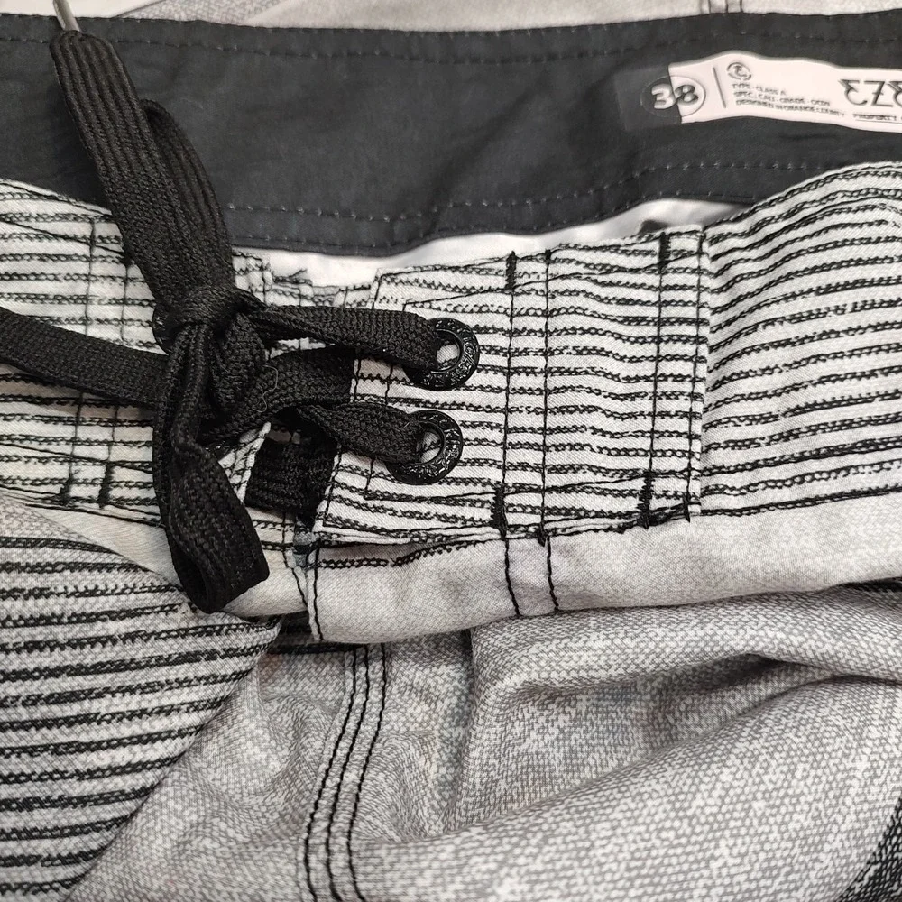 Ezekiel Board Shorts Swim Trunk Drawstring‎ Men's Sz 38 Black White Stripe Beach